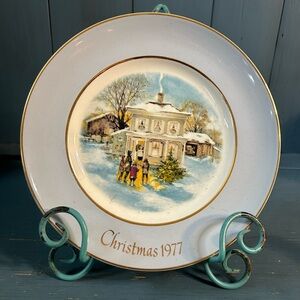 Wedgwood Christmas 1977 Plate with Gold and Blue Accents